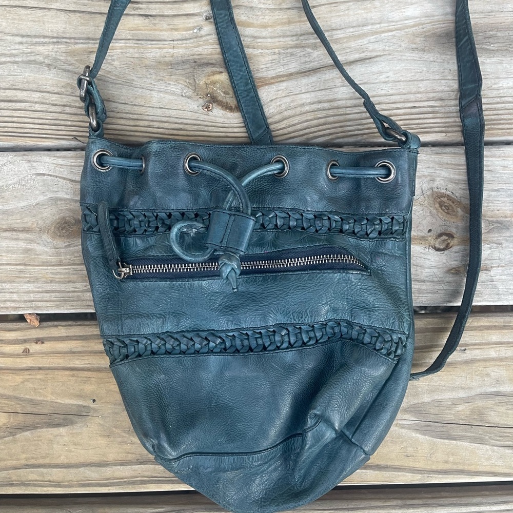Vilenca leather crossbody bag